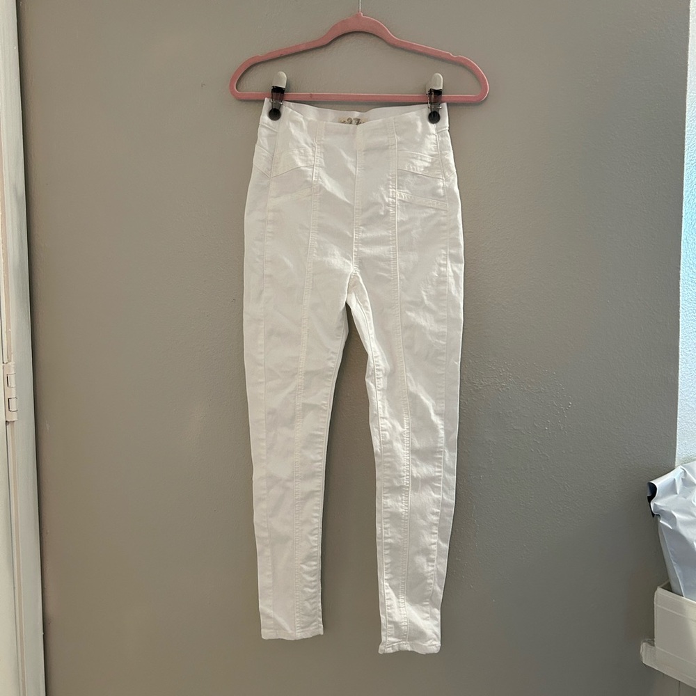NEVER WORN. Free People White Denim Jeans